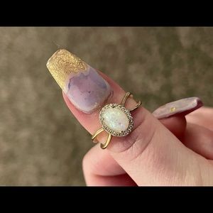 Opal gold ring